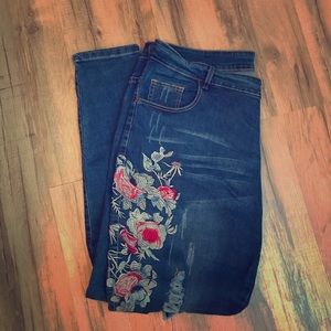 NWOT Charlotte Russe Plus- Stretch Embroidered!
